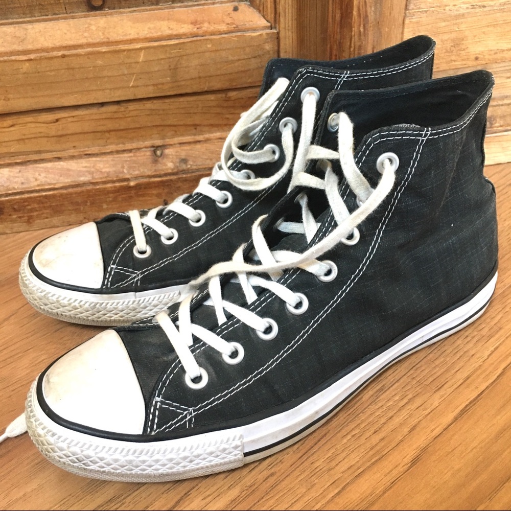 🔥SOLD🔥Converse High Top Sneakers